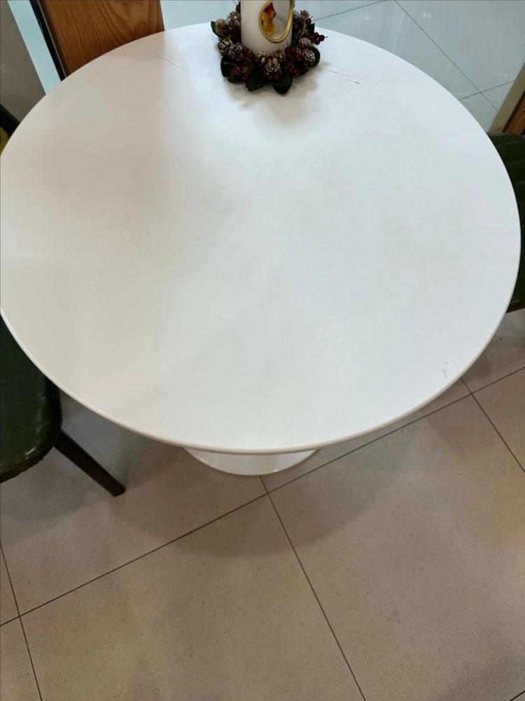 깔끔한 화이트 원형 테이블 3개 팝니다. 이미지