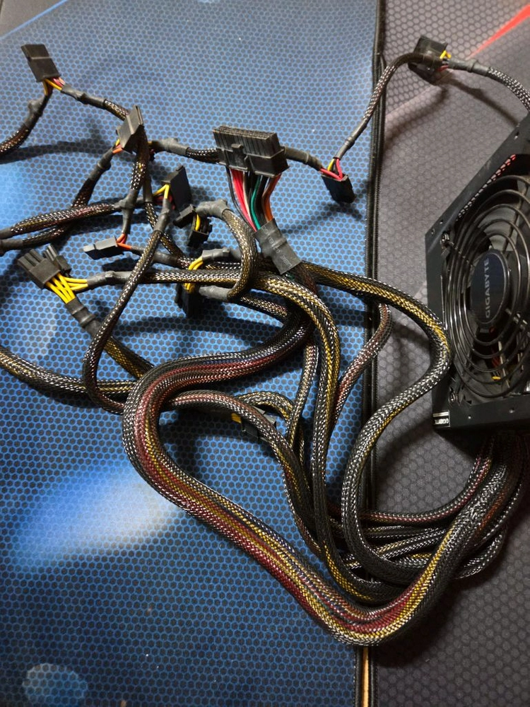 기가바이트 650w 브론즈 파워서플라이 이미지