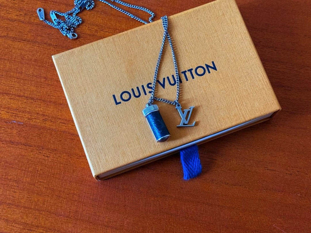 루이비통 LOUIS VUITTON 모노그램 이클립스 참스 목걸이풀구성 판매 이미지