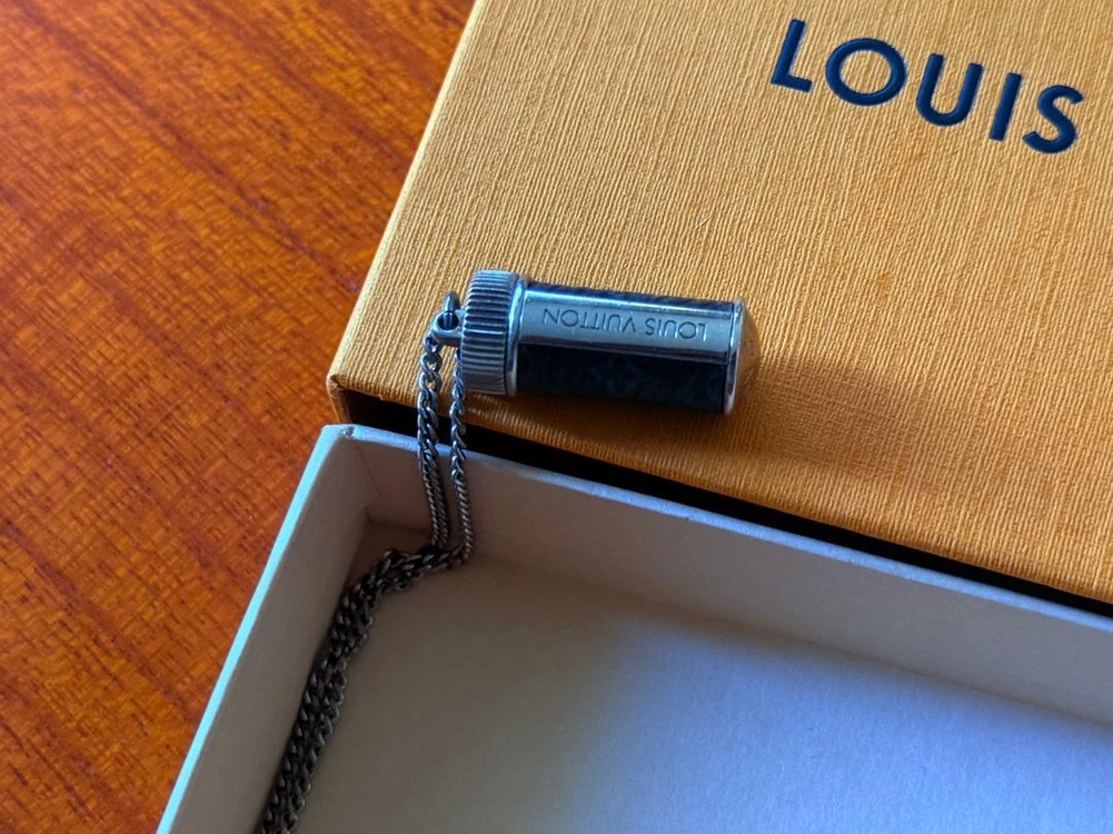 루이비통 LOUIS VUITTON 모노그램 이클립스 참스 목걸이풀구성 판매 이미지