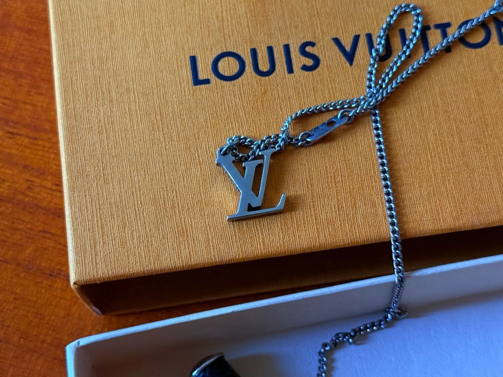 루이비통 LOUIS VUITTON 모노그램 이클립스 참스 목걸이풀구성 판매 이미지