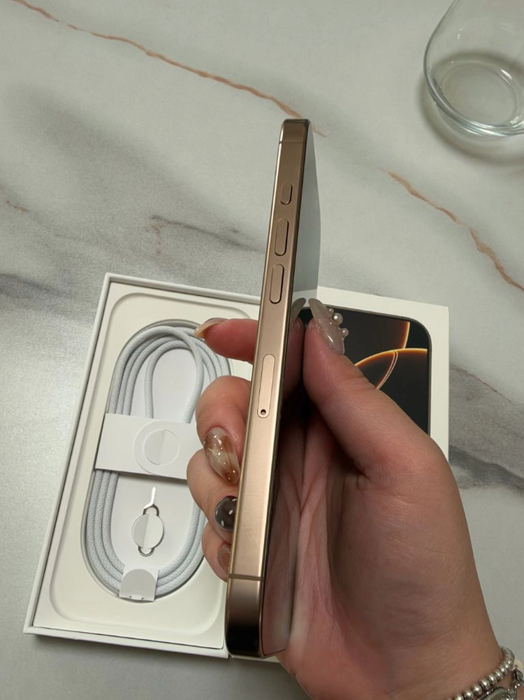 아이폰 16pro 데저트티타늄 256GB 풀박 이미지