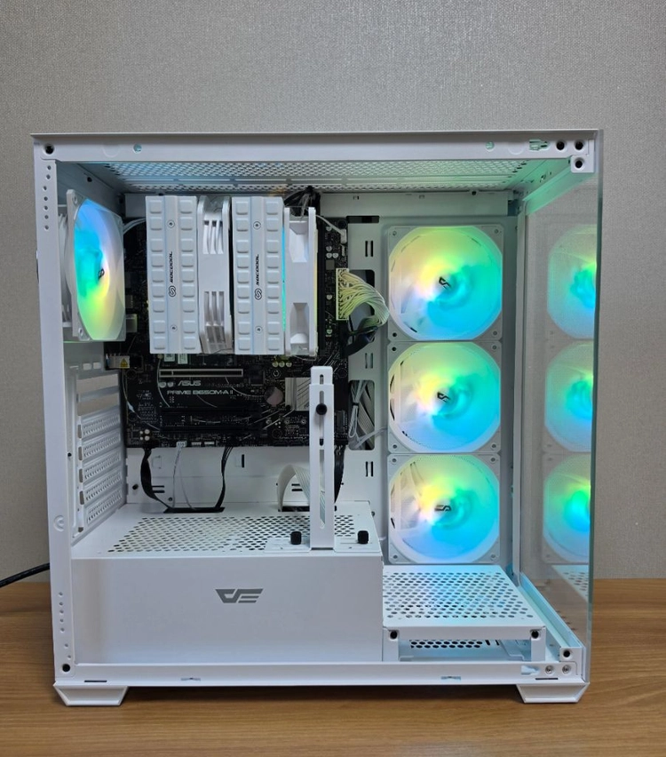 7800x3d 반본체 컴퓨터 화이트 데스크탑 이미지