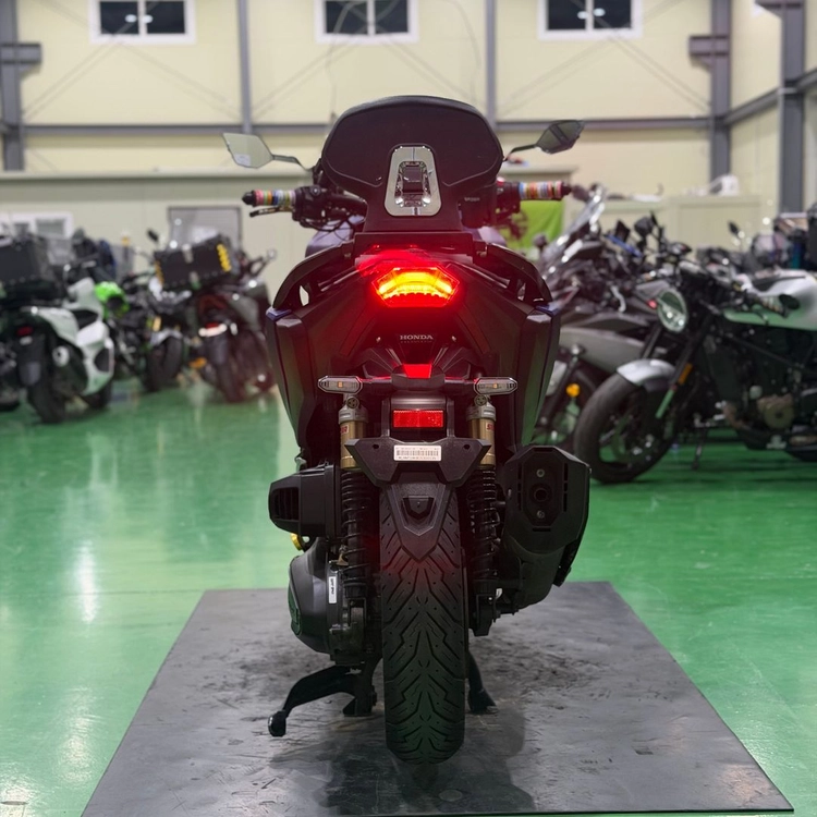 혼다 adv350 25년식 2만키로 출퇴근용 스쿠터 판매합니다 이미지