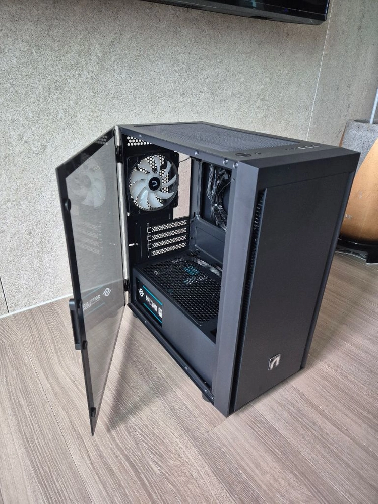 컴퓨터 케이스 + 파워 600W ( 앱코 제품 ) 상태좋음 - 안심되는 중고거래