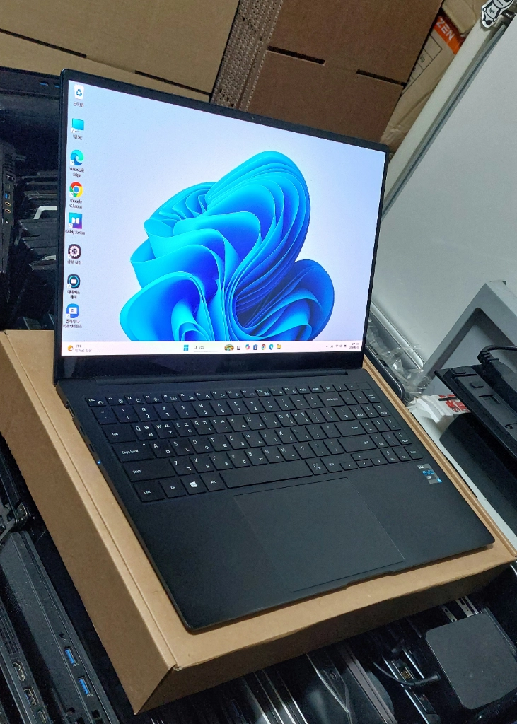 삼성 갤럭시북 프로 NT950XDB / i5-1135G7 / 8G / SSD 256GB 이미지