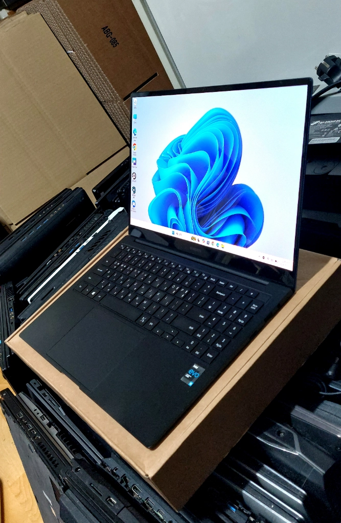 삼성 갤럭시북 프로 NT950XDB / i5-1135G7 / 8G / SSD 256GB 이미지