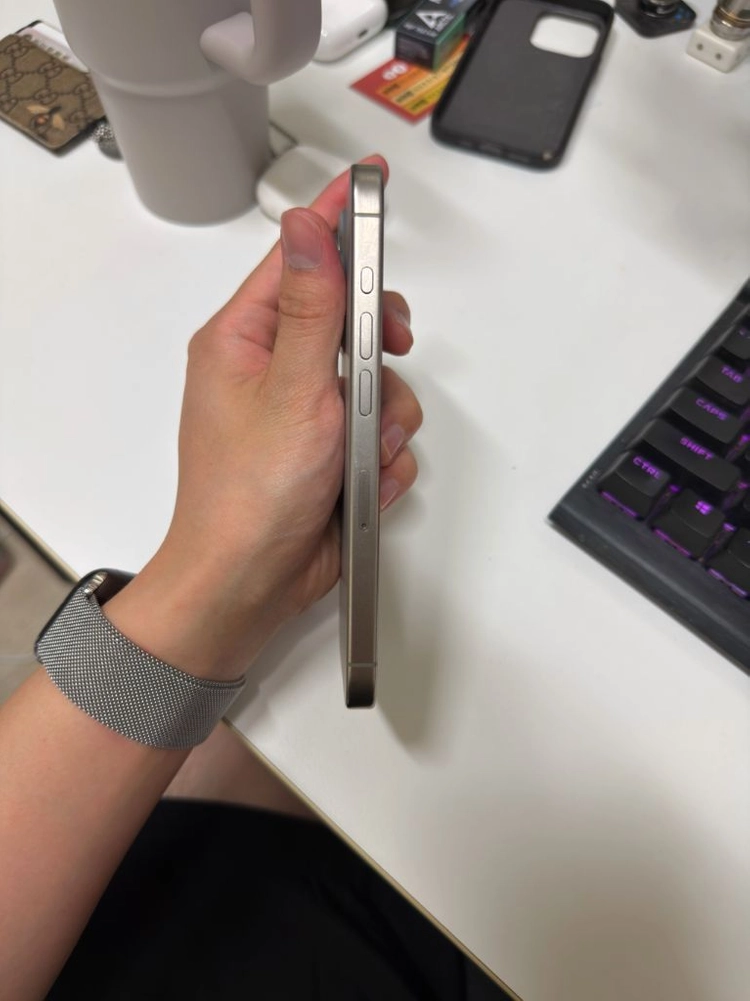 아이폰 15pro 네츄럴 티타늄 256GB 이미지