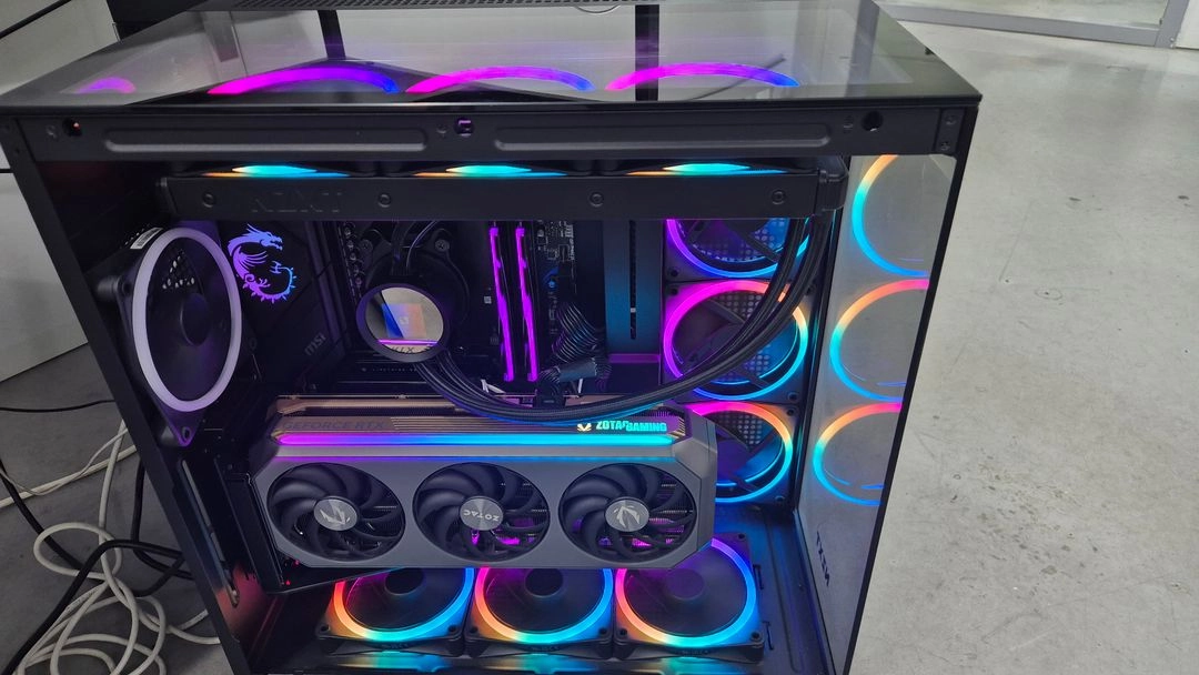 [판매] 9800X3D / RTX 5080 / NZXT 풀셋 감성 하이엔드 게이밍 PC 이미지