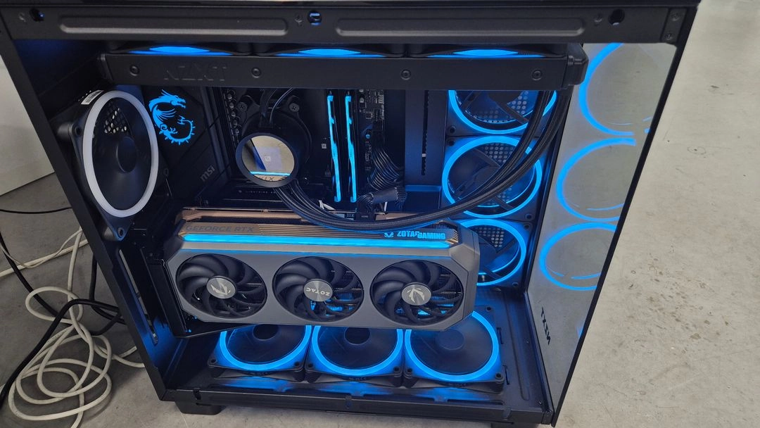 [판매] 9800X3D / RTX 5080 / NZXT 풀셋 감성 하이엔드 게이밍 PC 이미지