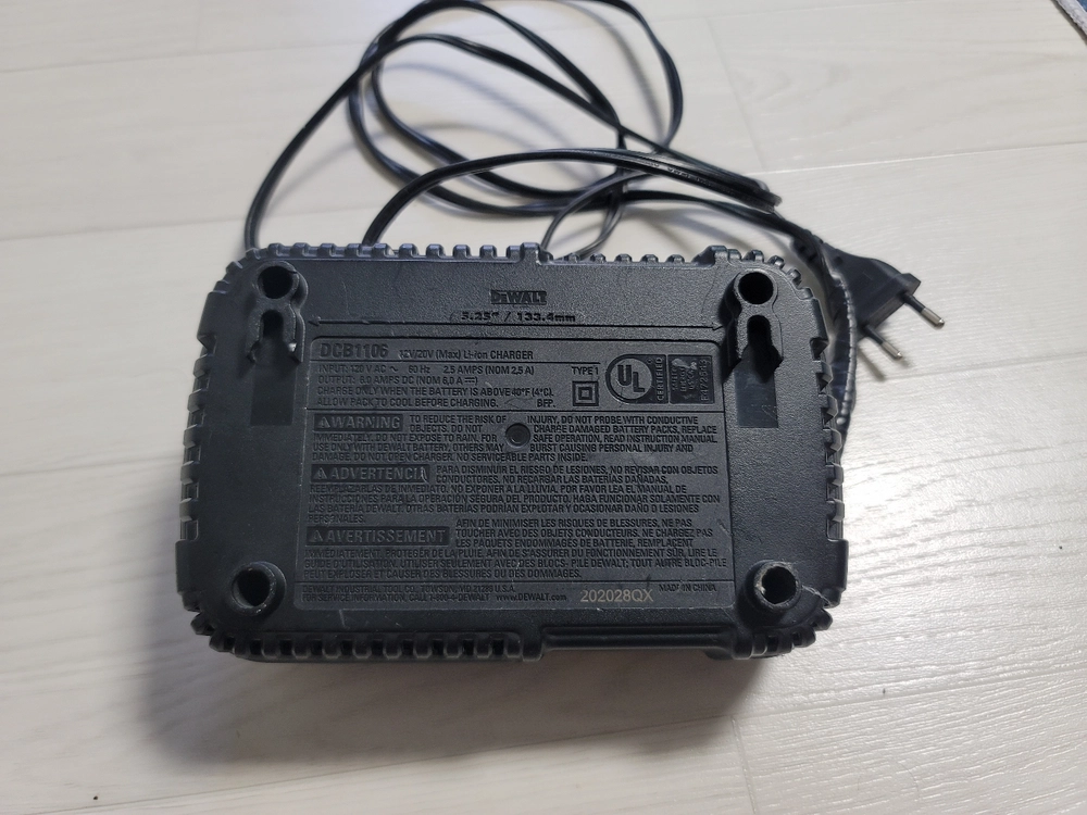 디월트 DCB1106 12V ,20v ,60v겸용 이미지