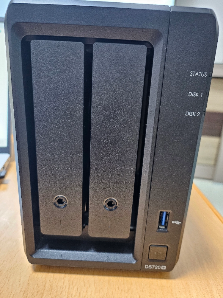 Synology DS720+ NAS 서버 이미지