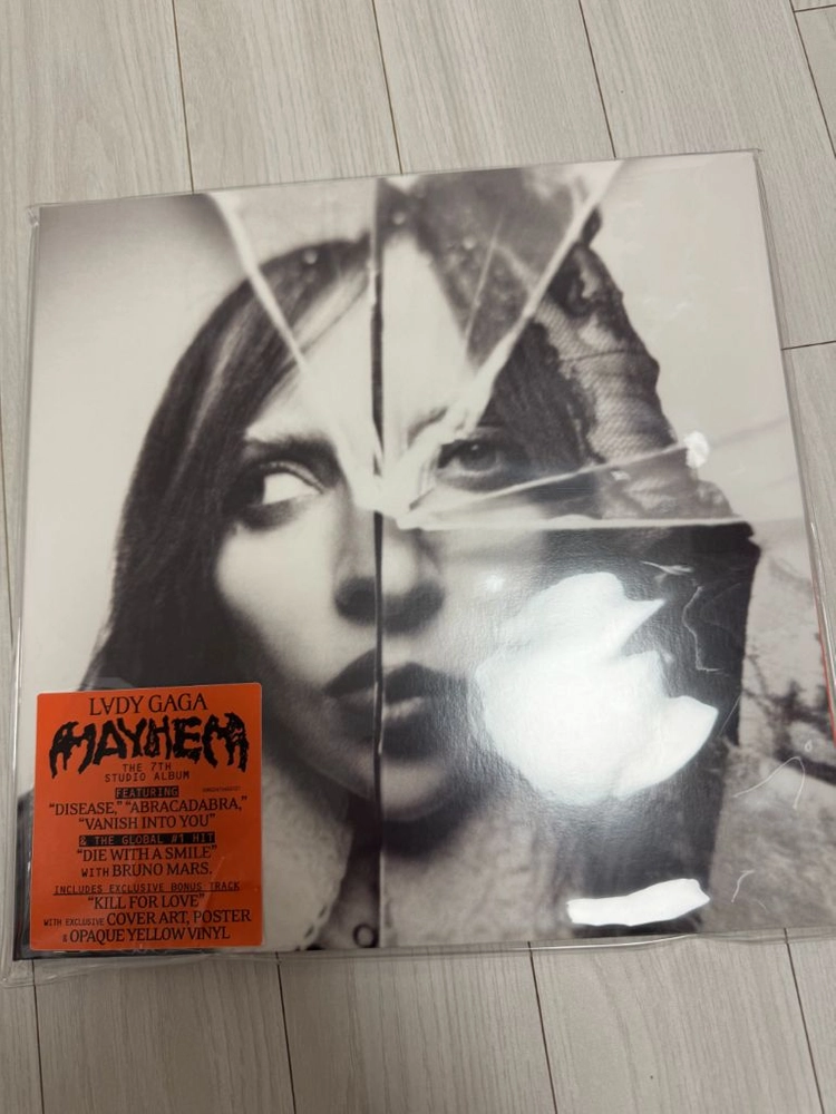 레이디 가가 (lady gaga) mayhem LP 옐로우 버전 이미지