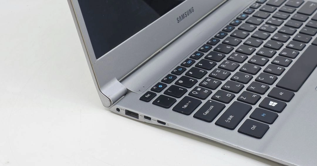 삼성 노트북9 metal NT900X3H-K34D i3 4GB SSD 256GB 13.3인치 초경량 노트북 이미지