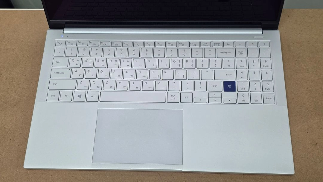 삼성 갤럭시북 이온 NT950XCJ-X716A i7 16GB SSD 512GB MX250 15.6인치 중고노트북 이미지