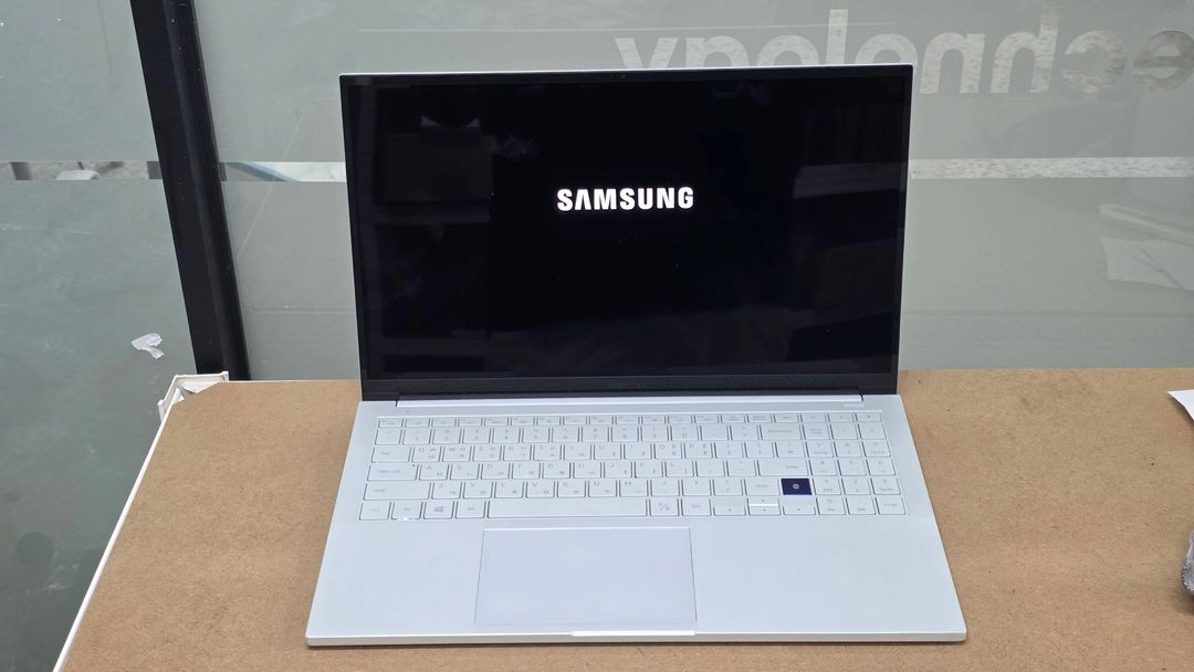 삼성 갤럭시북 이온 NT950XCJ-X716A i7 16GB SSD 512GB MX250 15.6인치 중고노트북 이미지