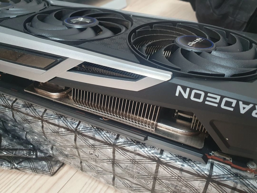 사파이어 RX 6800 XT Nitro+ SE 그래픽카드 니트로 이미지