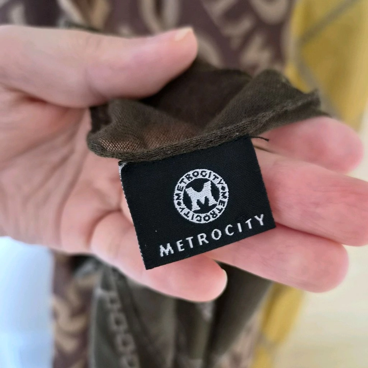 메트로시티(METROCITY) 로고 패턴 머플러 이미지