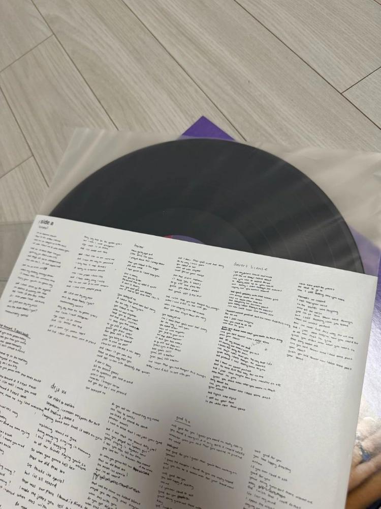 올리비아 로드리고 사워 olivia rodrigo sour LP 이미지