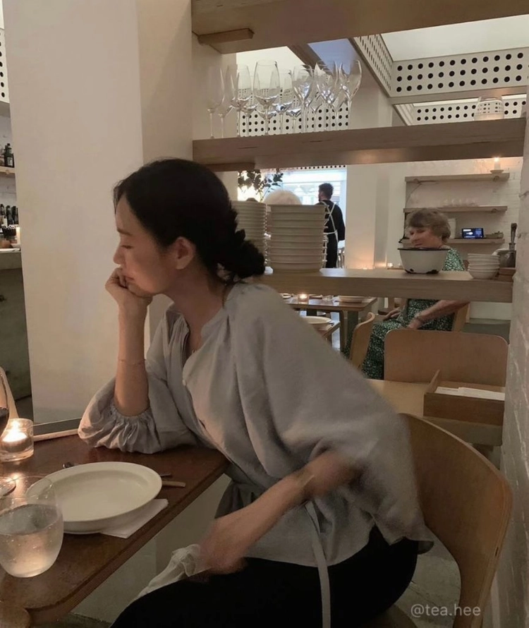 시에sie 아일리 셔링 블라우스 페일블루 이미지