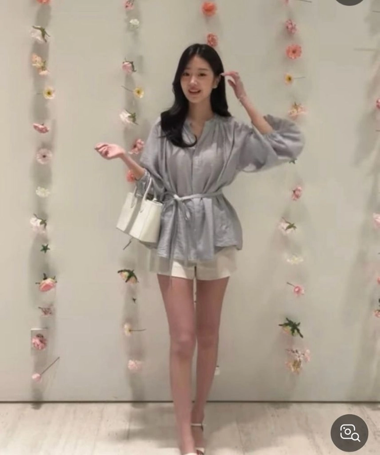 시에sie 아일리 셔링 블라우스 페일블루 이미지