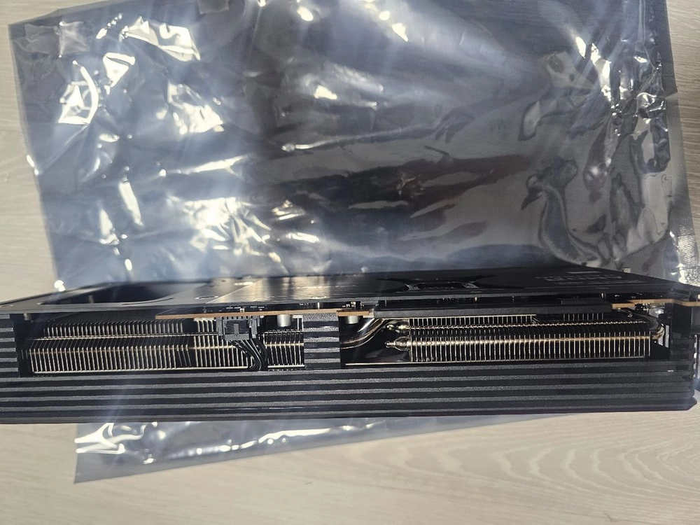 에이수스 프라임 라데온 RX 9070 XT 그래픽카드 이미지