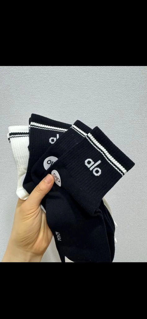 Alo 알로 양말 새상품(화이트/블랙 이미지