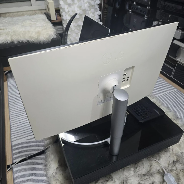 LG 32UN650 32인치 4K모니터. 이미지