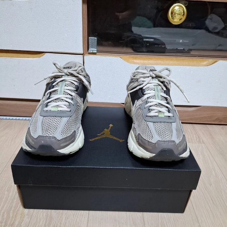 나이키 운동화 보메로5245~250 이미지