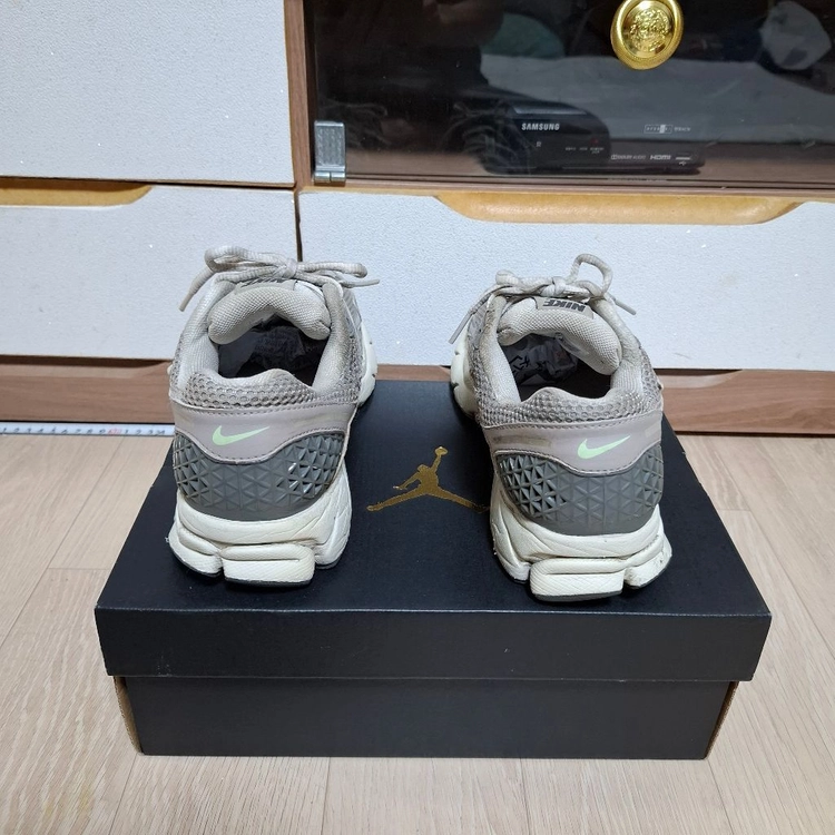 나이키 운동화 보메로5245~250 이미지