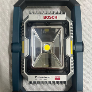 보쉬 GLI 18V-1900 충전 LED 작업등 (랜턴) 세트 판매 합니다. 이미지
