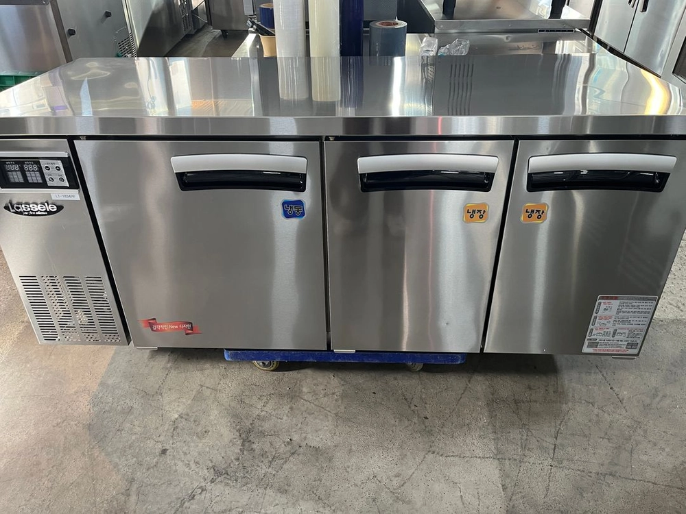 라셀르 테이블냉장냉동고 1800 간냉식 LT-1834RF 업소용 중고 반반 3도어 베이커리카페 이미지