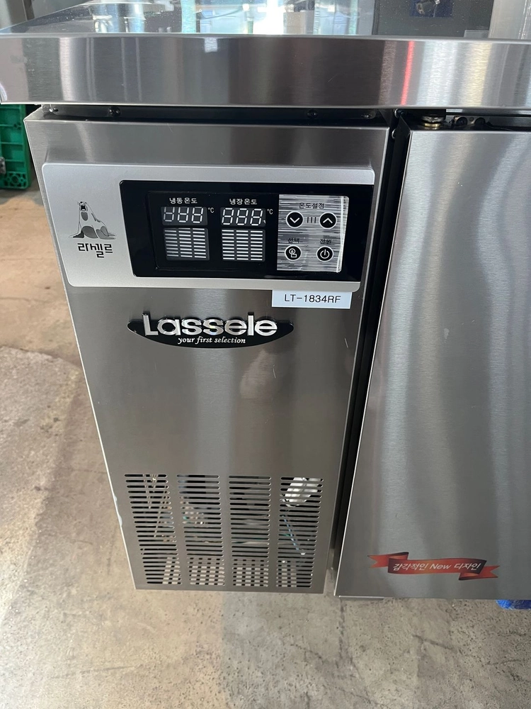 라셀르 테이블냉장냉동고 1800 간냉식 LT-1834RF 업소용 중고 반반 3도어 베이커리카페 이미지