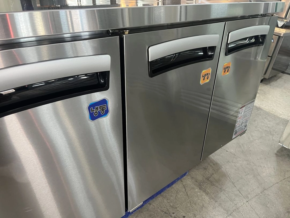 라셀르 테이블냉장냉동고 1800 간냉식 LT-1834RF 업소용 중고 반반 3도어 베이커리카페 이미지