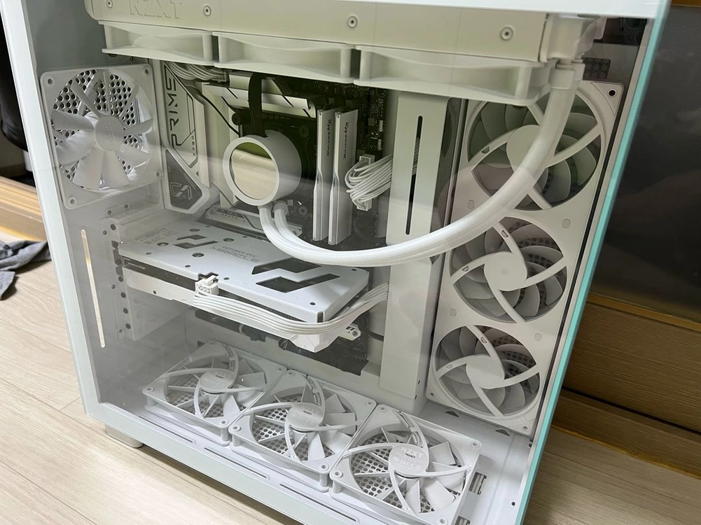 고사양 컴퓨터 i9-14900K / Z790 / RTX5060 팝니다. 이미지