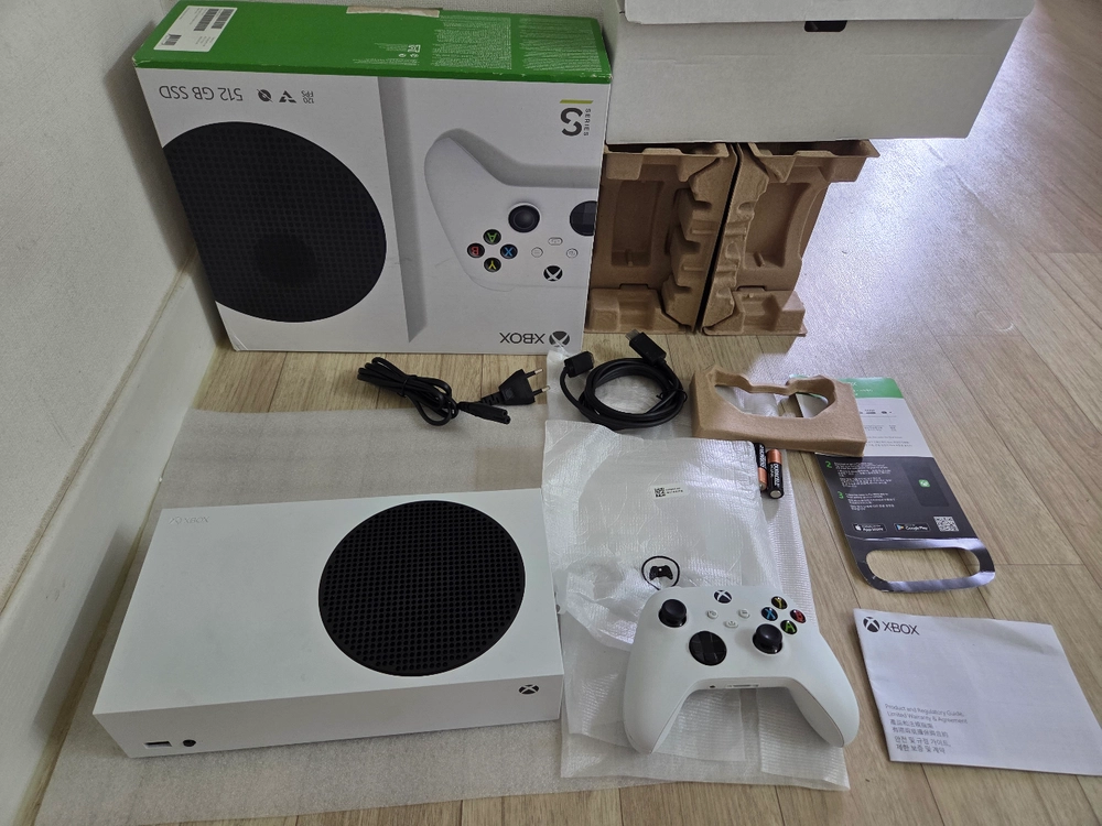 상태좋은 엑스박스 시리즈 S(엑시스 엑시에) Microsoft Xbox Series S (엑박시리즈 S) 이미지