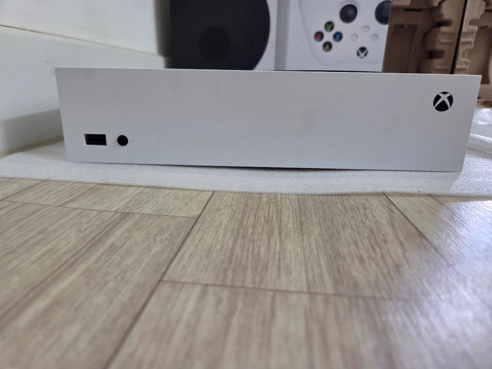 상태좋은 엑스박스 시리즈 S(엑시스 엑시에) Microsoft Xbox Series S (엑박시리즈 S) 이미지