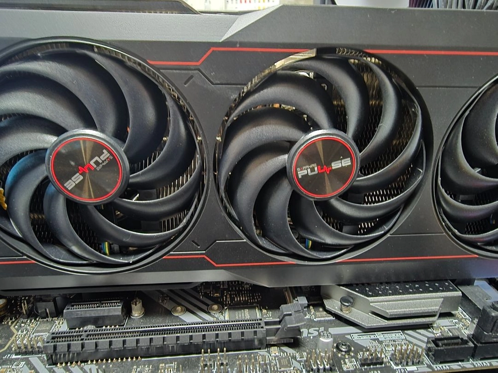 6800xt 사파이어 펄스 3팬 이미지