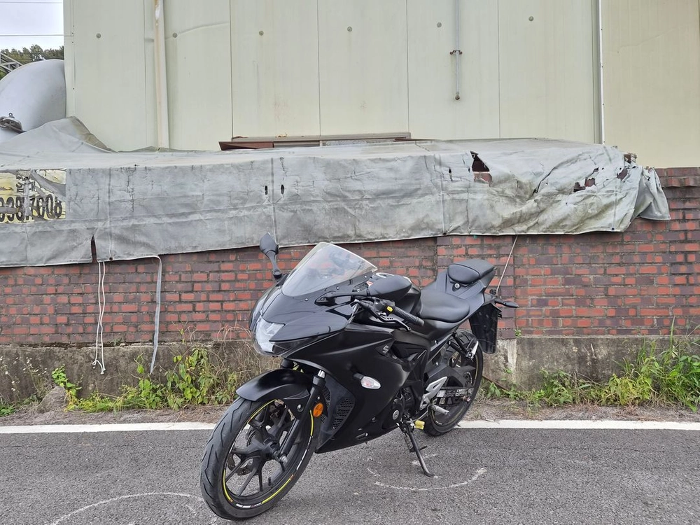 스즈키 gsx r 125 18년식/2만대키로수/블랙컬러/투채널블박/급매 이미지