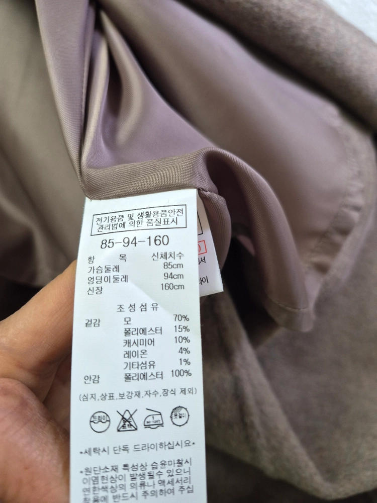 부드러운 캐시미어 소재로 제작된 나이스클랍 후드 롱코트 이미지
