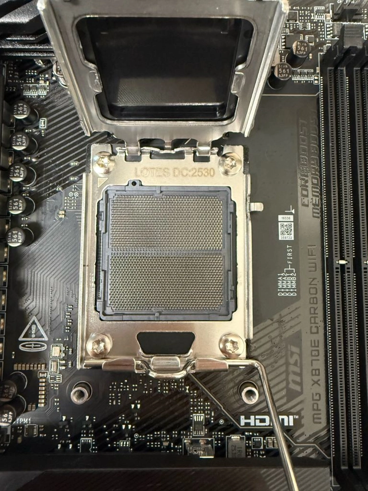 MSI MPG X870E 카본 CARBON WIFI 이미지