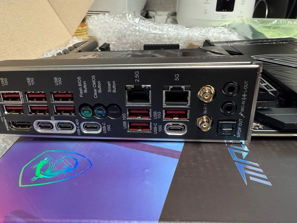 MSI MPG X870E 카본 CARBON WIFI 이미지