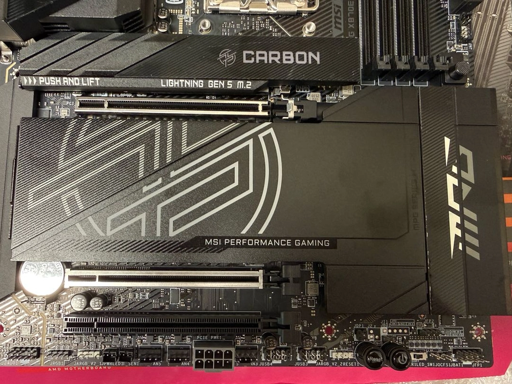 MSI MPG X870E 카본 CARBON WIFI 이미지