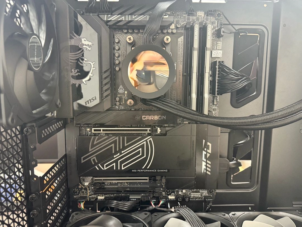 MSI MPG X870E 카본 CARBON WIFI 이미지