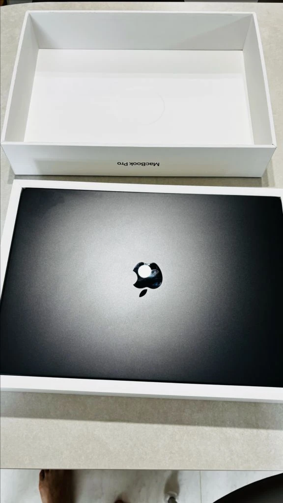 맥북 프로 16인치 M3 Pro 36gb 1TB 이미지