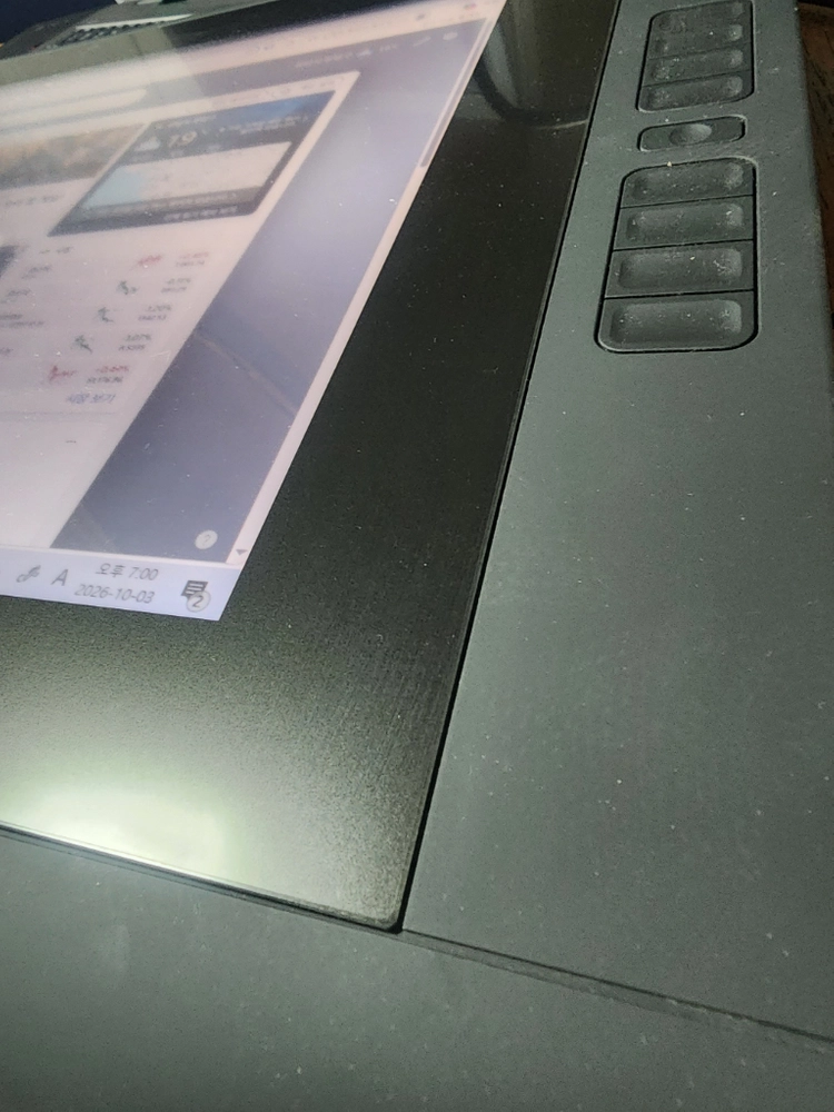 와콤 신티크 멀티터치 액정타블렛 DTH-2200k 이미지