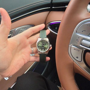 론진 콘퀘스트 오토 38mm 그린 이미지