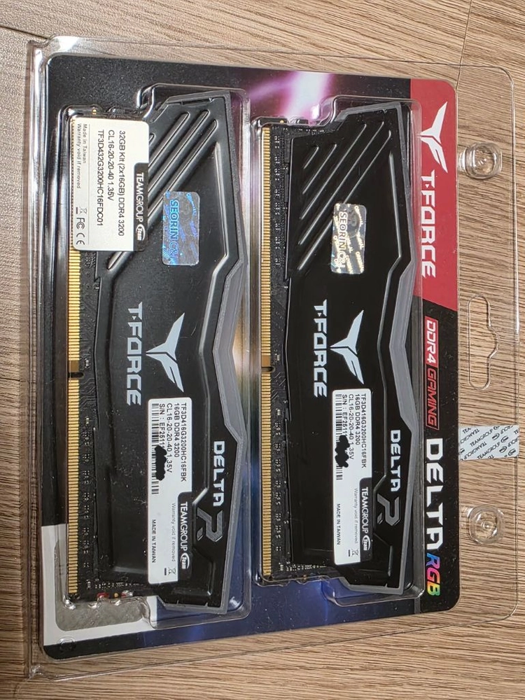 서린 신품 팀그룹 T-FORCE DDR4 3200 32GB (16GBx2) 메모리 판매합니다. 이미지