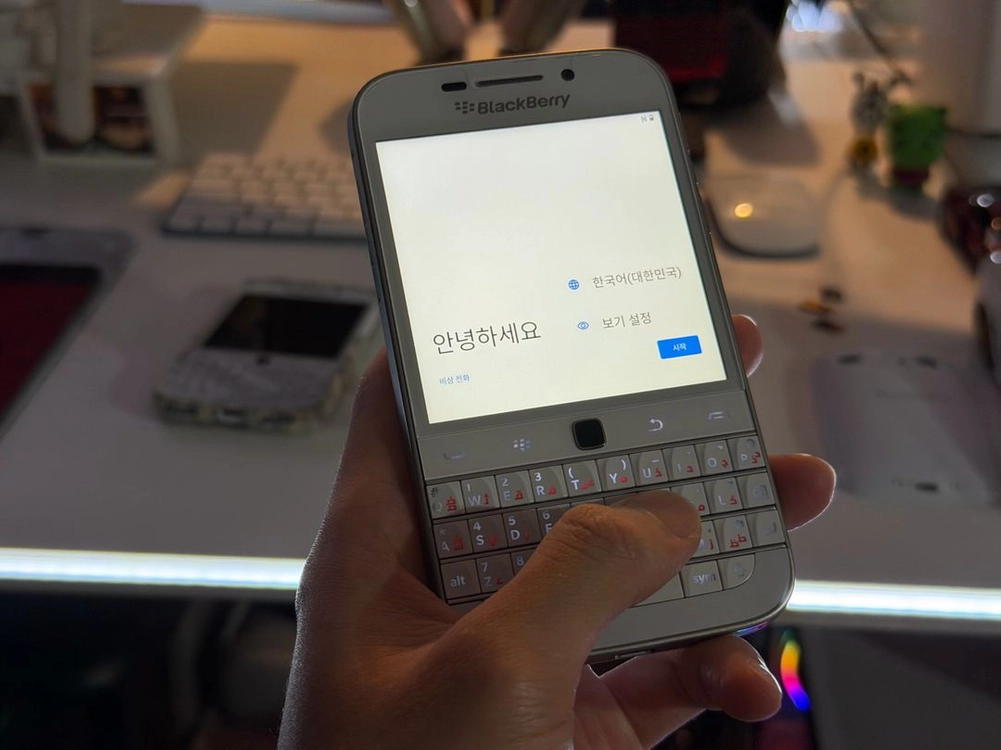 블랙베리 진와 Q25 아라빅 정품 화이트 이미지