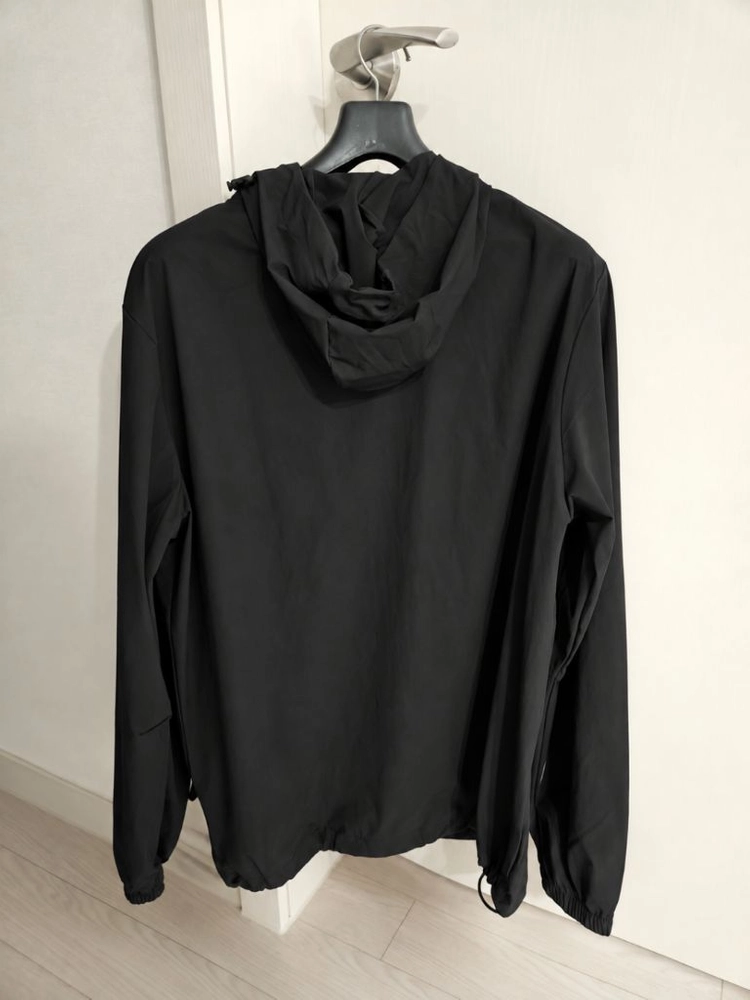 아크테릭스 바람막이 블랙 이미지